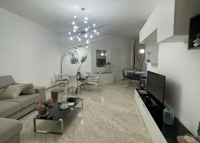Dama Maria Elena - 1 Min Walk To Valle Aurelia Metro Apartment *