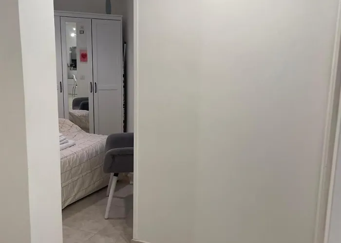 Dama Maria Elena - 1 Min Walk To Valle Aurelia Metro Apartment Rom