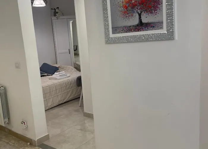 Dama Maria Elena - 1 Min Walk To Valle Aurelia Metro Apartment Rom
