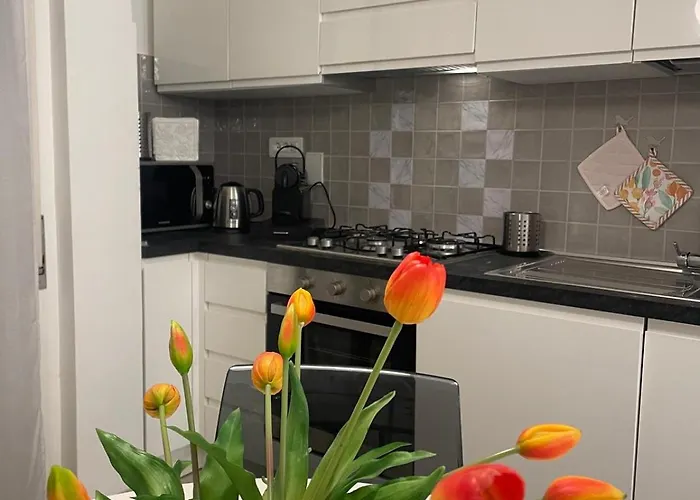 Dama Maria Elena - 1 Min Walk To Valle Aurelia Metro Apartment